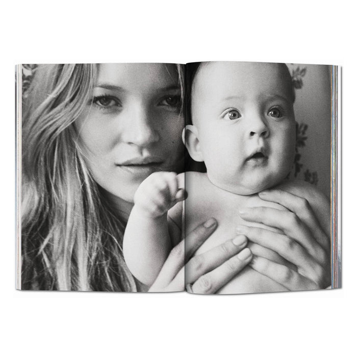 Kate Moss by Mario Testino (German, Spanish, French, English)