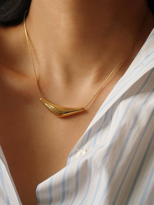 Curve De Necklace