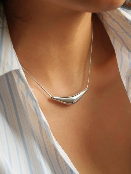 Curve De Necklace