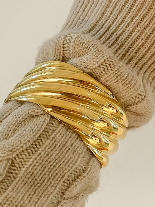 Torsion Bangle