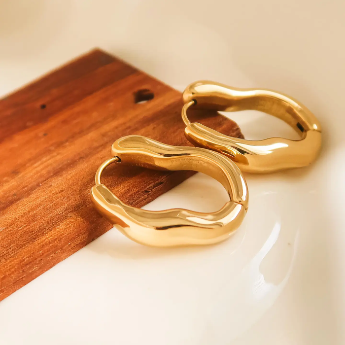 Vague Oval Hoops