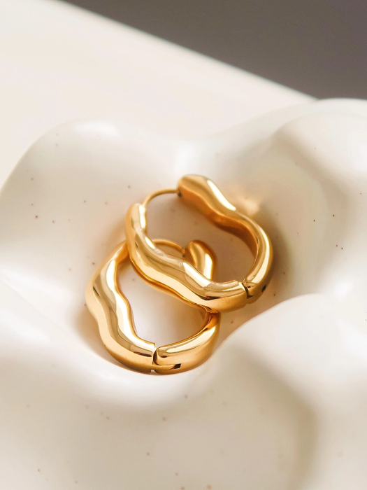 Vague Oval Hoops