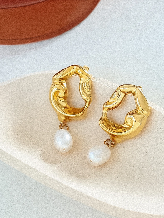 Riviera Pearl Earrings