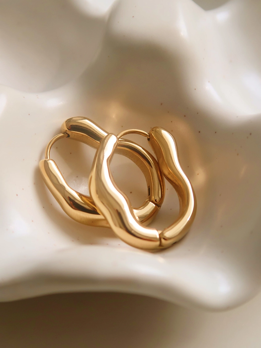 Vague Oval Hoops